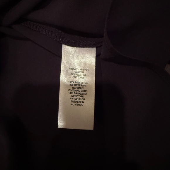 Tahari long-sleeve button-up blouse - Picture 3 of 3